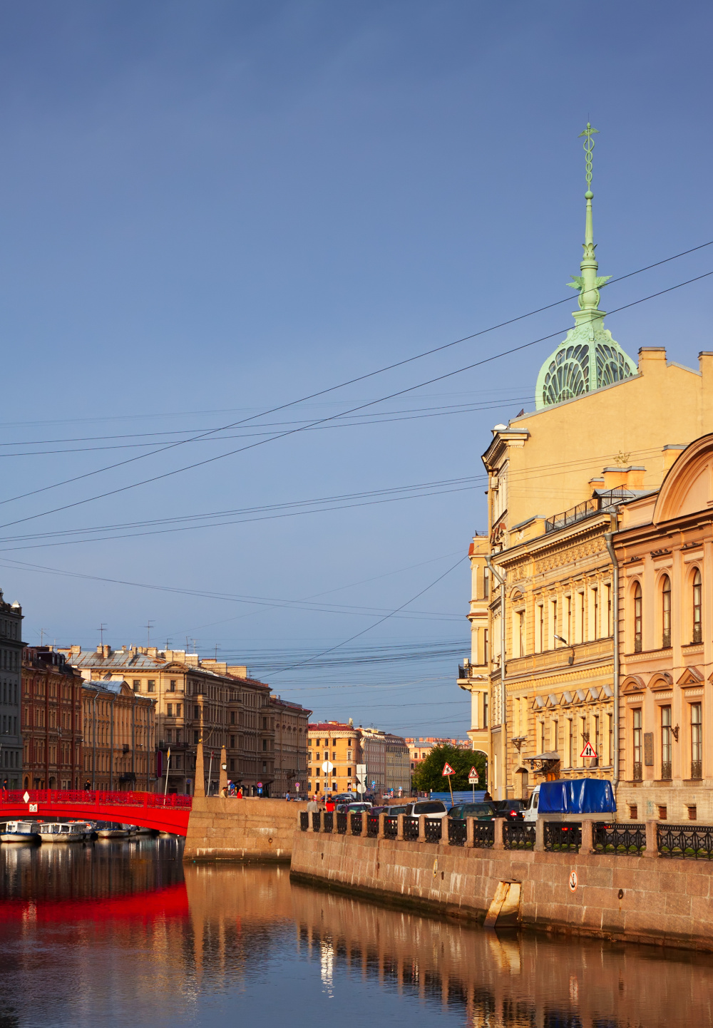 ООО «Санкт-Петербургский Лифтовой Завод» работает с фондами капитального ремонта разных субъектов РФ: за последний год в домах, отремонтированных по программе, установили более 580 лифтов, произведенных на предприятии 